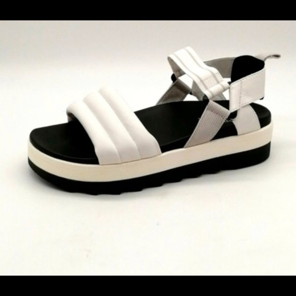 Cougar sandals - Picture 1 of 3